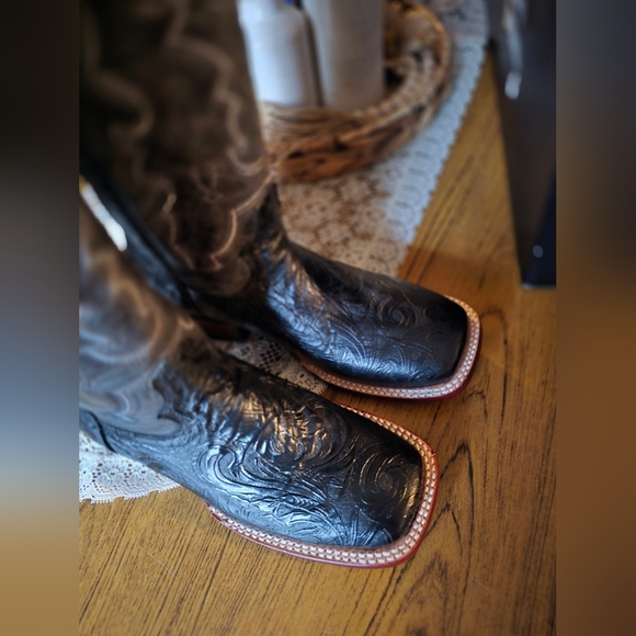 Tooled Cowboy Boots - Picture 6 of 8